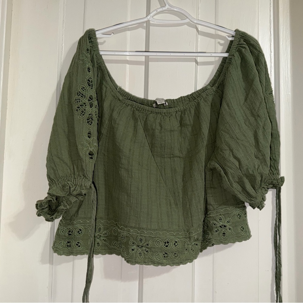 Women's size large American Eagle Olive Green Women's Embroidered Top‎ crop top
